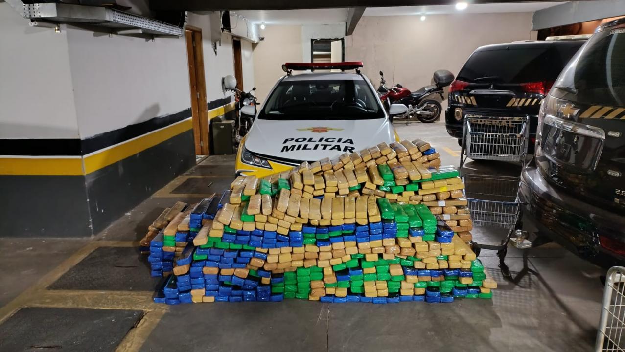 Foto 1 de 1 — Polícia Rodoviária apreende mais de uma tonelada de maconha em rodovia da região